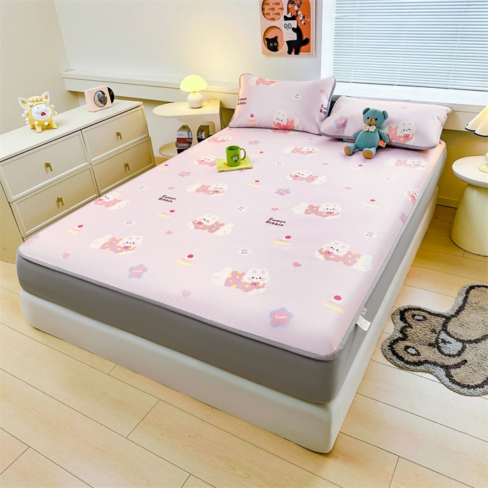 91家纺网 家纺一手货源 找家纺 雯豆家纺 2025夏季新品冰藤印花床笠三件套加厚冰丝软藤席小清新印花床罩单件 冰藤席-床笠款-甜蜜小兔