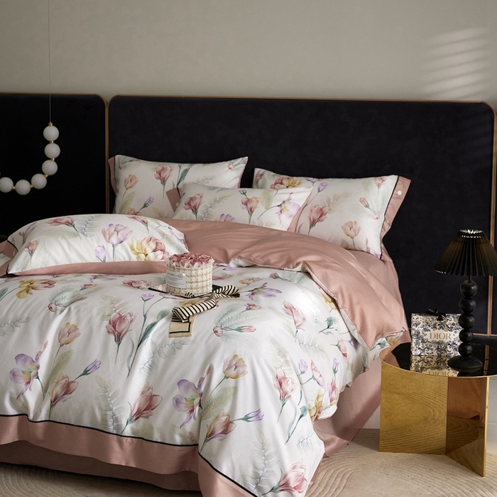 91家纺网 家纺一手货源 找家纺 金奇达2025新款【浮光花漾】-茧养莱赛尔四件套（标准号全网控价（折后券后）不低于258元） 悦颜粉