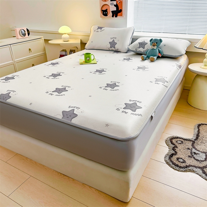 91家纺网 家纺一手货源 找家纺 雯豆家纺 2025夏季新品冰藤印花床笠三件套加厚冰丝软藤席小清新印花床罩单件 冰藤席-床笠款-简约星辰