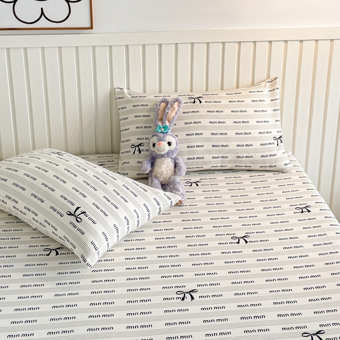 91家纺网 家纺一手货源 找家纺 芯元素 2025新款针织双层纱印花床笠 时尚小咪