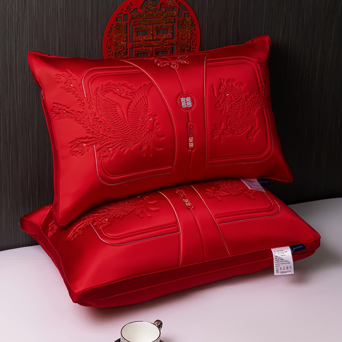 91家纺网 家纺一手货源 找家纺 （总）糖果枕芯 新款龙凤呈祥满版刺绣婚庆枕大红羽丝绒枕头枕芯