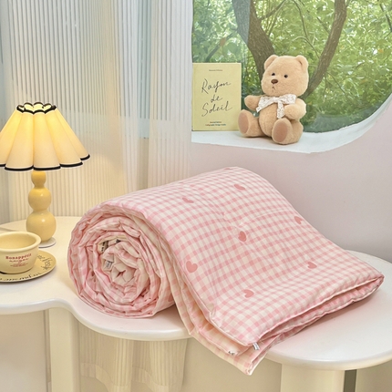 91家纺网 家纺一手货源 找家纺 星巴k家纺 2025糯糯棉A类大豆蛋白纤维夏凉被双层纱水洗棉夏被大豆被 粉格爱心