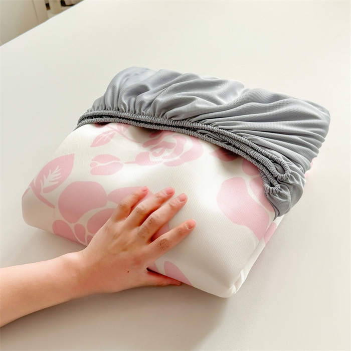 91家纺网 家纺一手货源 找家纺 雯豆家纺 2025夏季新品碳光冰丝凉席床笠款三件套印花小清新绑带冰丝席床罩 碳光冰丝席-床笠款-温语