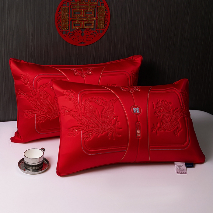 91家纺网 家纺一手货源 找家纺 （总）糖果枕芯 新款龙凤呈祥满版刺绣婚庆枕大红羽丝绒枕头枕芯