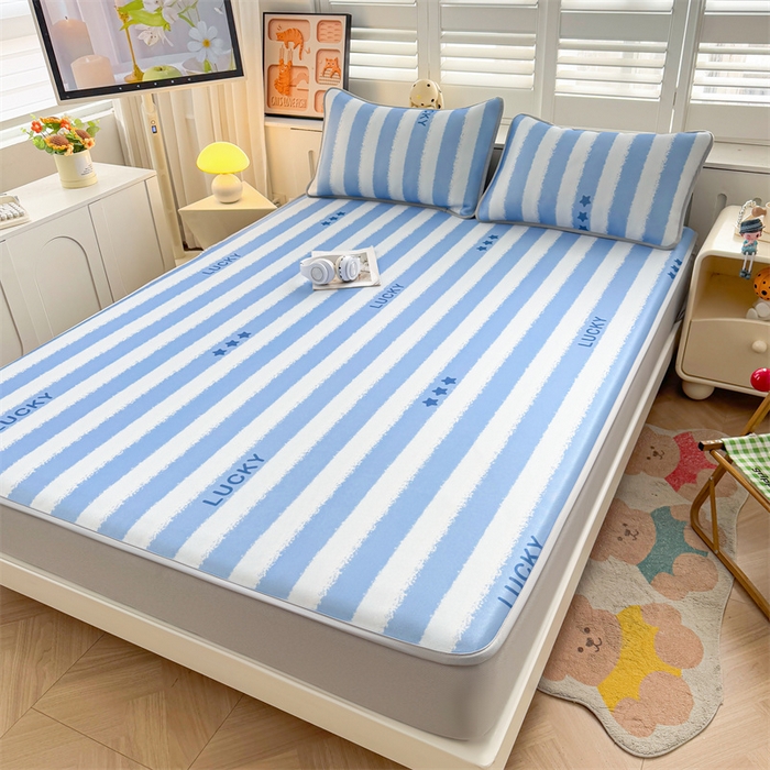 91家纺网 家纺一手货源 找家纺 雯豆家纺 2025夏季新品碳光冰丝凉席床笠款三件套印花小清新绑带冰丝席床罩 碳光冰丝席-床笠款-蓝色条纹