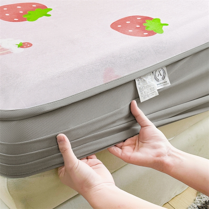 91家纺网 家纺一手货源 找家纺 雯豆家纺 2025夏季新品冰藤印花床笠三件套加厚冰丝软藤席小清新印花床罩单件 冰藤席-床笠款-草莓兔