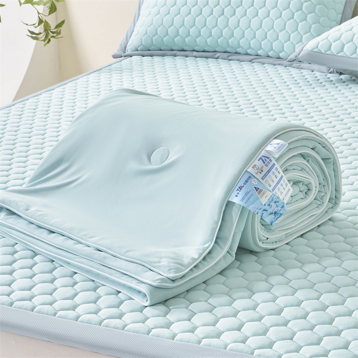 91家纺网 家纺一手货源 找家纺 雯豆家纺 2025夏季新品100%锦纶纯色凉感夏被空调被7A抗菌薄被子可机洗被芯 小冰皮锦纶夏被-淡水蓝