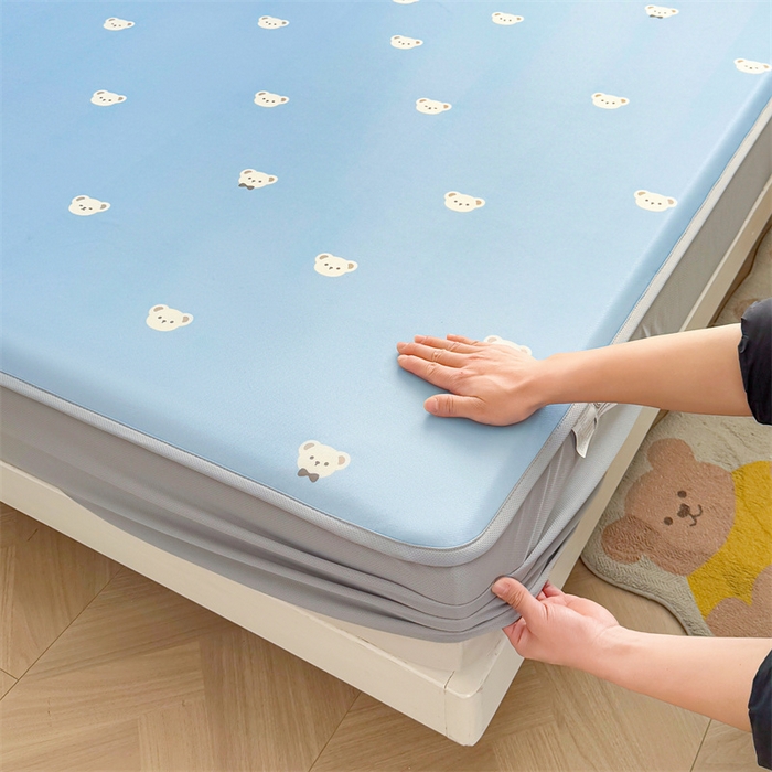 91家纺网 家纺一手货源 找家纺 雯豆家纺 2025夏季新品碳光冰丝凉席床笠款三件套印花小清新绑带冰丝席床罩 碳光冰丝席-床笠款-可爱点点