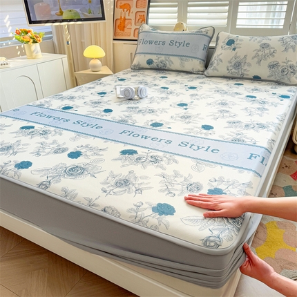 91家纺网 家纺一手货源 找家纺 雯豆家纺 2025夏季新品碳光冰丝凉席床笠款三件套印花小清新绑带冰丝席床罩 碳光冰丝席-床笠款-诗韵