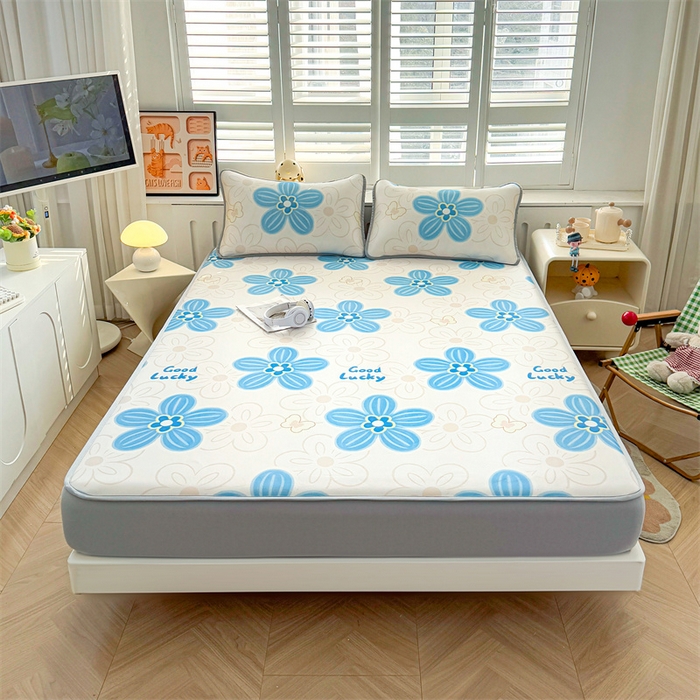 91家纺网 家纺一手货源 找家纺 雯豆家纺 2025夏季新品碳光冰丝凉席床笠款三件套印花小清新绑带冰丝席床罩 碳光冰丝席-床笠款-艾夏