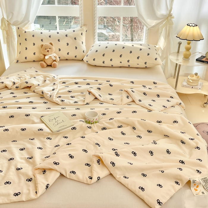 91家纺网 家纺一手货源 找家纺 星巴k家纺 2025糯糯棉A类大豆蛋白纤维夏凉被双层纱水洗棉夏被大豆被 蝴蝶结