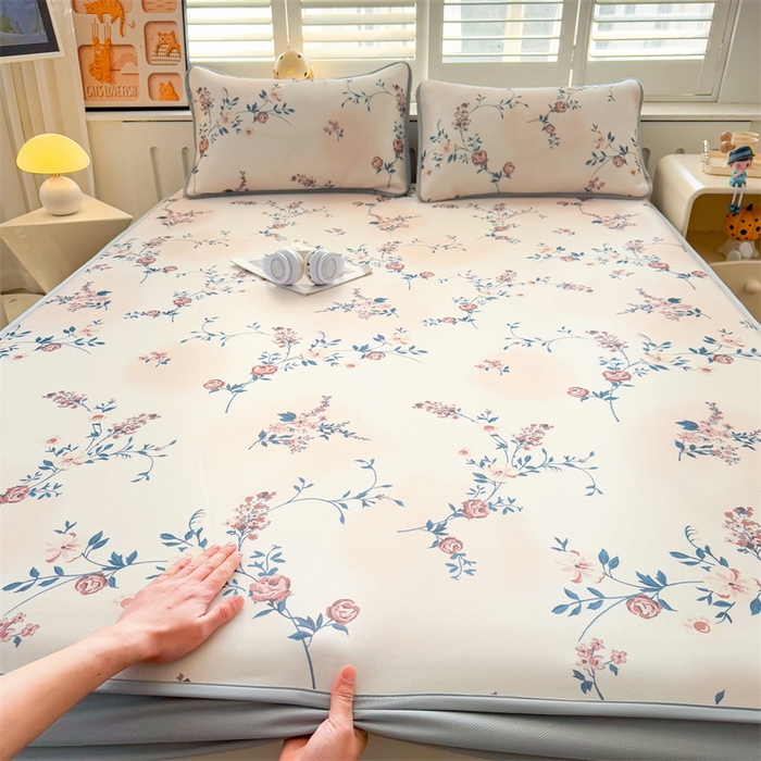 91家纺网 家纺一手货源 找家纺 雯豆家纺 2025夏季新品碳光冰丝凉席床笠款三件套印花小清新绑带冰丝席床罩 碳光冰丝席-床笠款-闻香玫瑰