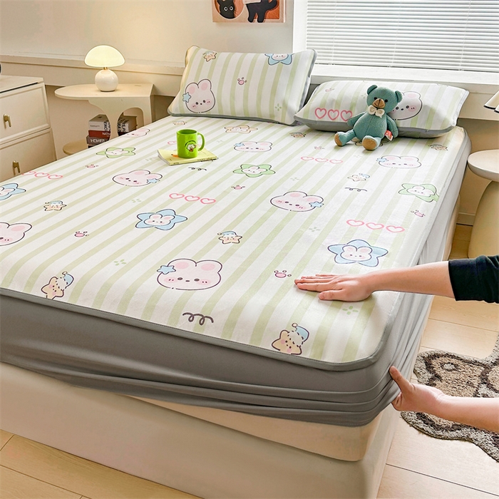 91家纺网 家纺一手货源 找家纺 雯豆家纺 2025夏季新品冰藤印花床笠三件套加厚冰丝软藤席小清新印花床罩单件 冰藤席-床笠款-阳光兔