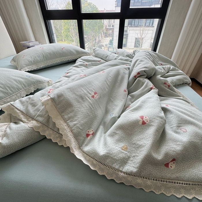 91家纺网 家纺一手货源 找家纺 8+8 （花型持续更新中）2025新款全棉双层纱镂空花边/皱皱花边四件套 甜甜兔