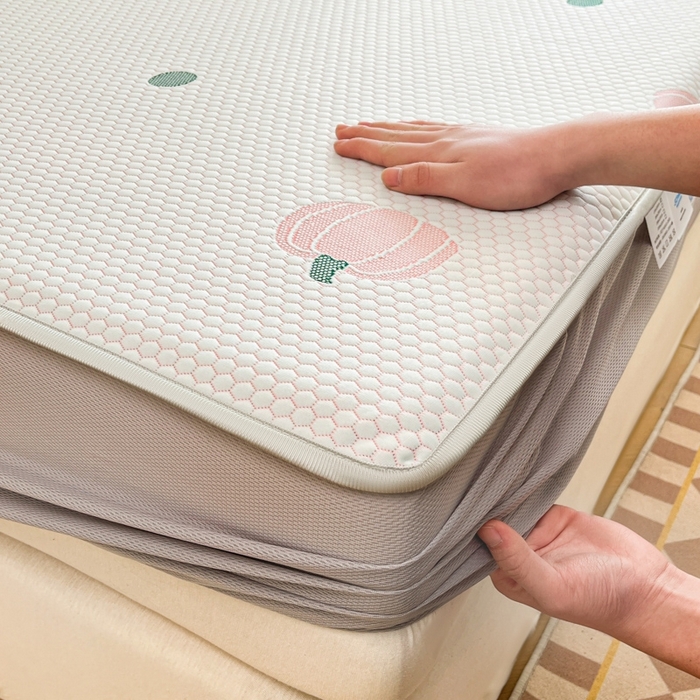 91家纺网 家纺一手货源 找家纺 卡伦2025新款凉感丝凉豆豆凉席床笠提花系列 凉豆豆-南瓜粉