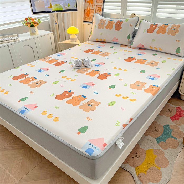 91家纺网 家纺一手货源 找家纺 雯豆家纺 2025夏季新品碳光冰丝凉席床笠款三件套印花小清新绑带冰丝席床罩 碳光冰丝席-床笠款-小熊伙伴