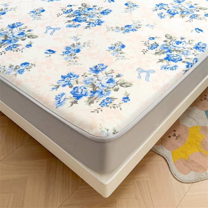 91家纺网 家纺一手货源 找家纺 雯豆家纺 2025夏季新品碳光冰丝凉席床笠款三件套印花小清新绑带冰丝席床罩 碳光冰丝席-床笠款-芳华如梦