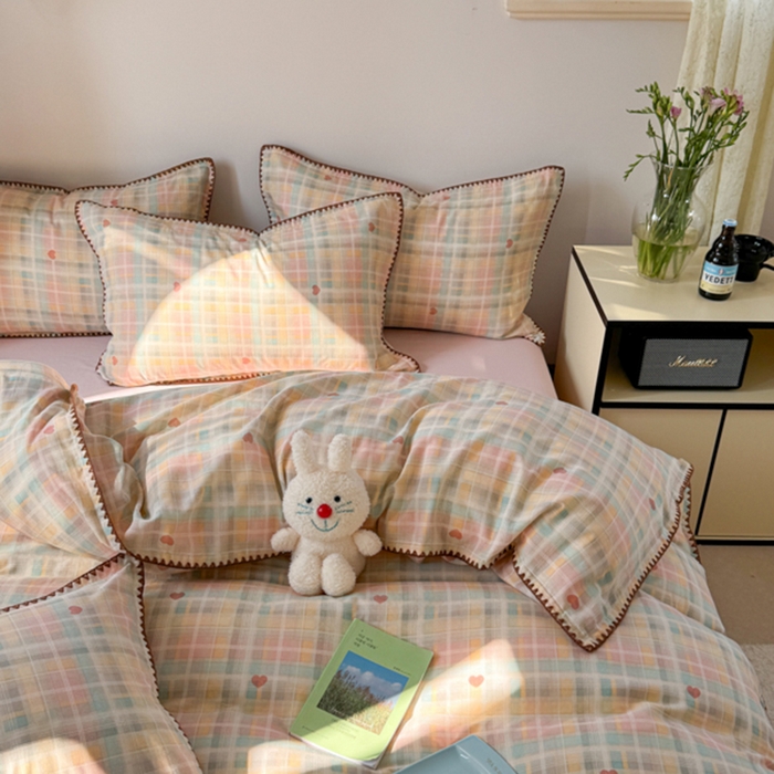 91家纺网 家纺一手货源 找家纺 金丝鸟家纺 2025新款全棉双层纱贝壳边四件套格子系列 七彩方格