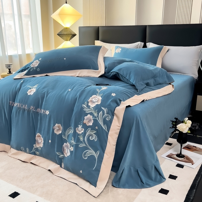 91家纺网 家纺一手货源 找家纺 曲之慕 2025新品四季款高端刺绣四件套简约可水洗轻奢纯色刺绣四件套 馨花漫舞景泰兰