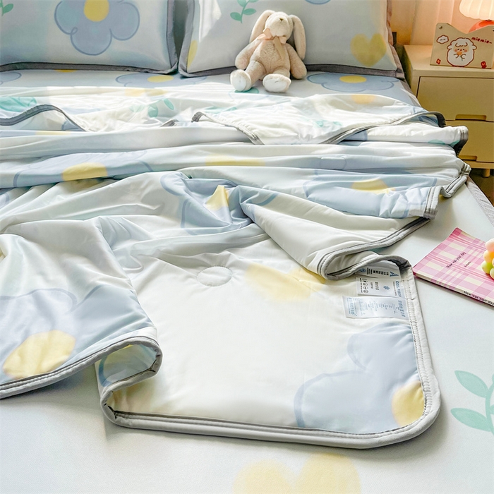 91家纺网 家纺一手货源 找家纺 2025新款A类碳光冰丝印花凉席学生床席空调被夏被四件套配送买家秀 花语