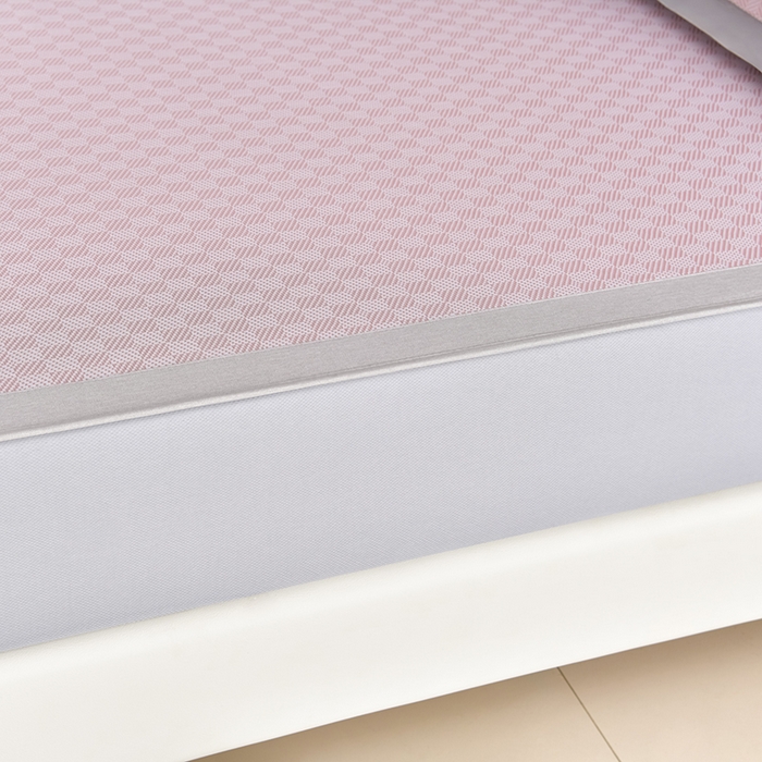 91家纺网 家纺一手货源 找家纺 小牛席业 2025新款棋盘格-冰丝清凉席系列（床笠款）凉席藤席冰藤席冰丝席竹席空调席草席乳胶席豆豆席三件套 粉色