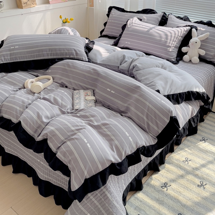 91家纺网 家纺一手货源 找家纺 富米莱（原臻工厂）2025新款A类针织双层纱赫本风床盖四件套 灰色条纹