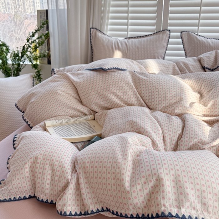 91家纺网 家纺一手货源 找家纺 金丝鸟家纺 2025新款全棉双层纱贝壳边四件套花卉系列 小花