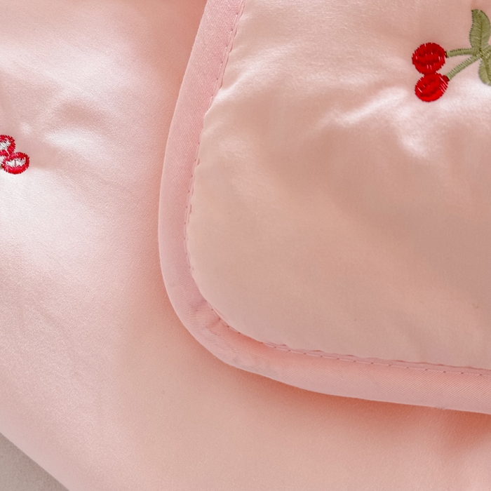 91家纺网 家纺一手货源 找家纺 萌飞 2025新款A类亲肤大豆棉刺绣夹棉床笠床褥学生床垫 樱桃粉