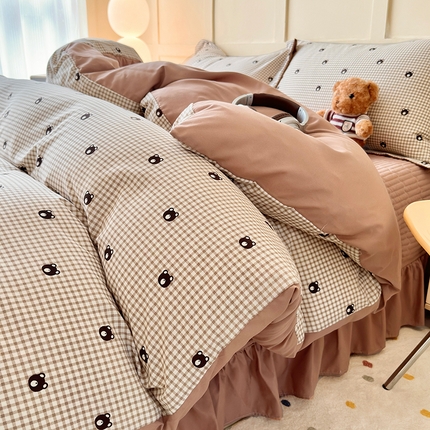 一比一家纺 2025新款亲肤舒适印花AB版床盖款四件套 格子熊
