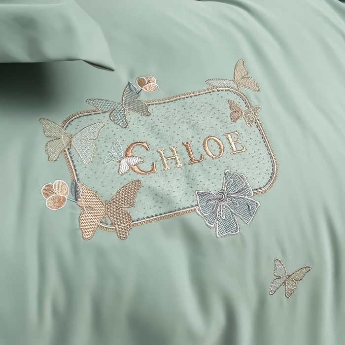 91家纺网 家纺一手货源 找家纺 曲之慕 2025新品四季款高端刺绣四件套简约可水洗轻奢纯色刺绣四件套 梦飞令浅绿