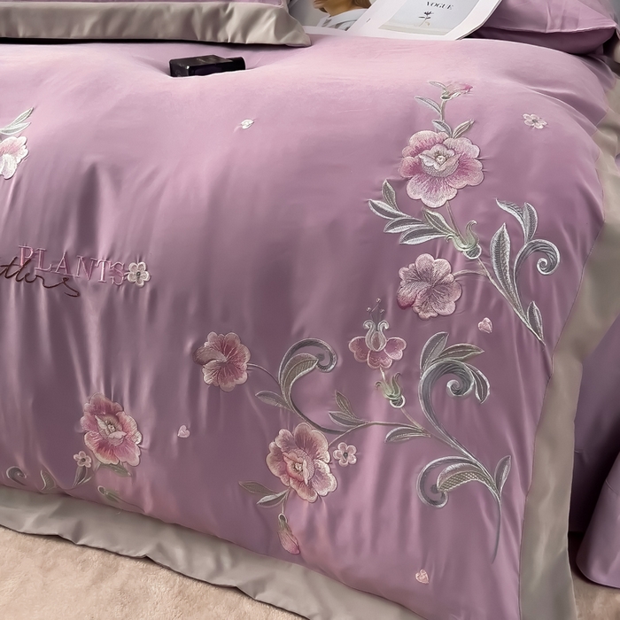 91家纺网 家纺一手货源 找家纺 曲之慕 2025新品四季款高端刺绣四件套简约可水洗轻奢纯色刺绣四件套 馨花漫舞烟紫