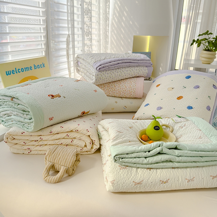 91家纺网 家纺一手货源 找家纺 2025新款A类印花泡泡纱大豆夏凉被被子被芯 叠拍图