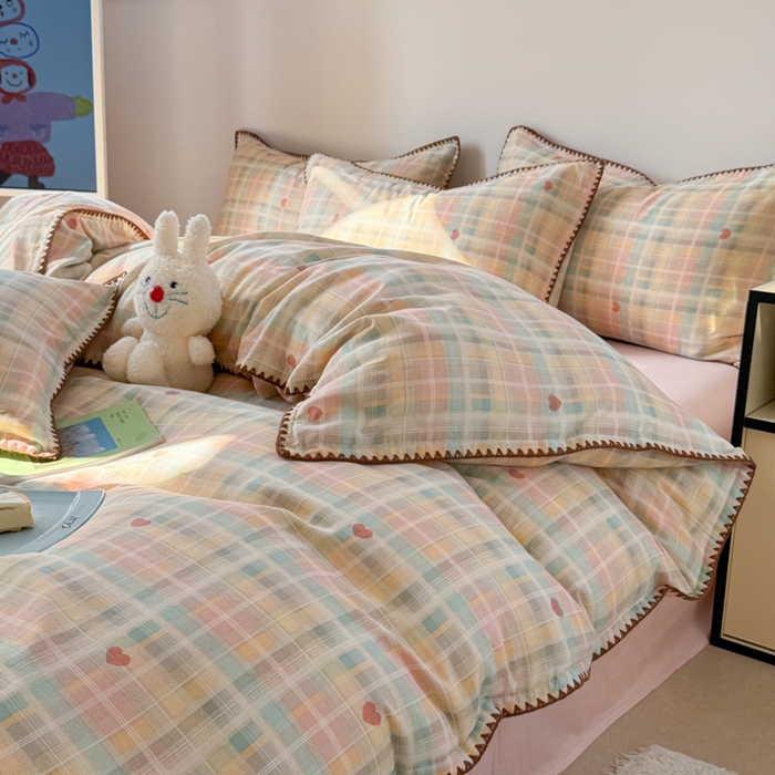 91家纺网 家纺一手货源 找家纺 金丝鸟家纺 2025新款全棉双层纱贝壳边四件套格子系列 七彩方格