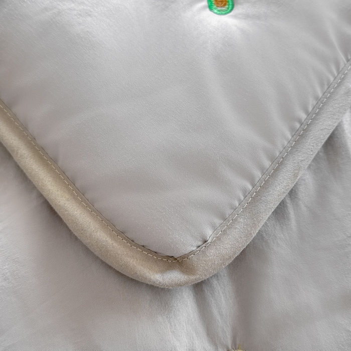 91家纺网 家纺一手货源 找家纺 萌飞 2025新款A类亲肤大豆棉刺绣夏被四件套 牛油果灰