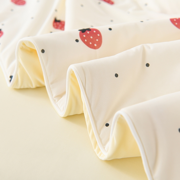 91家纺网 家纺一手货源 找家纺 圣楚 2025新款优雅凉感丝夏被 清新草莓