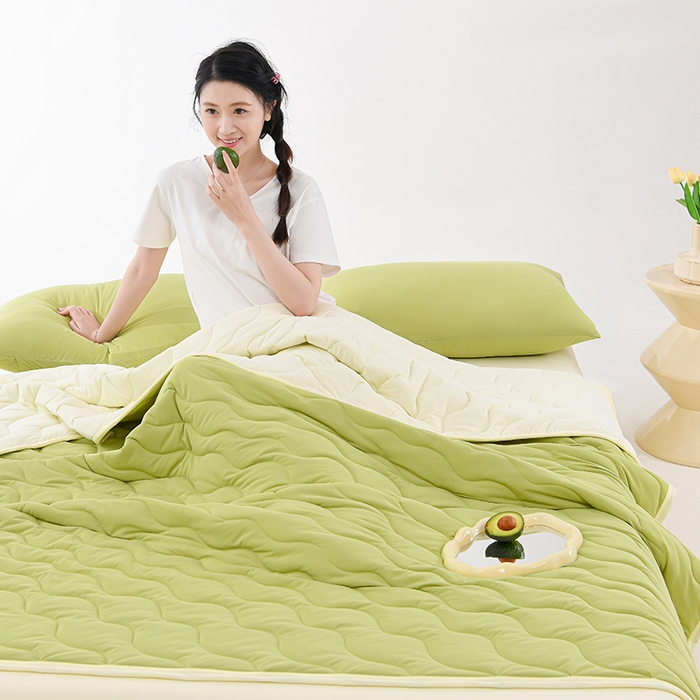 91家纺网 家纺一手货源 找家纺 圣楚 2025新款梦境凉感丝夏凉被 果绿-奶黄