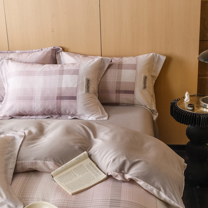 91家纺网 家纺一手货源 找家纺 金奇达2025新款【洛米奥】-轻氧水光天丝棉四件套（标准号全网控价（折后券后）不低于288元） 洛米奥-豆沙