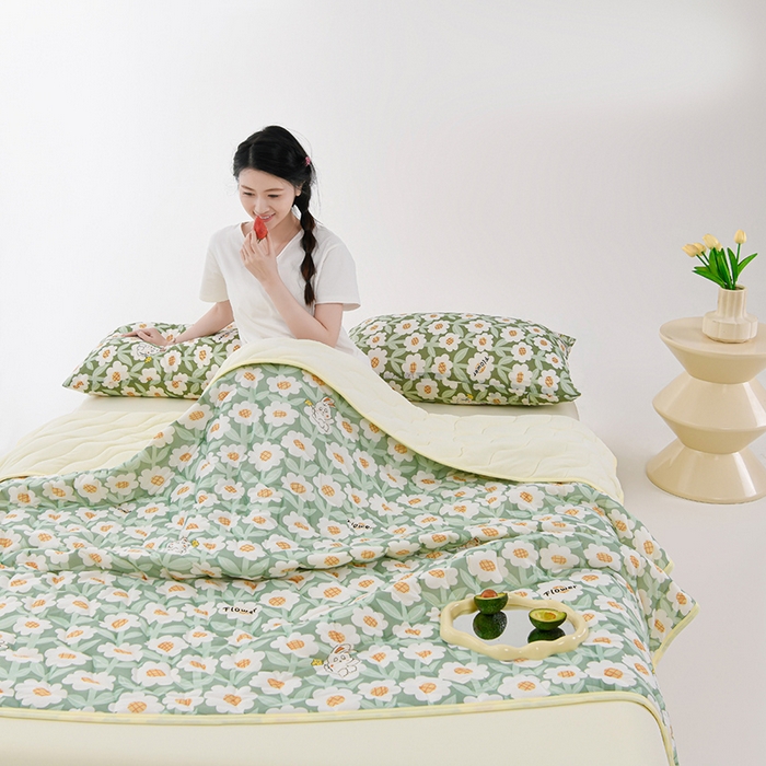 91家纺网 家纺一手货源 找家纺 圣楚 2025新款梦境凉感丝夏凉被 a静享美梦