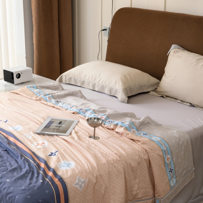 91家纺网 家纺一手货源 找家纺 棉生活家纺 2025新款春夏莫代尔天丝夏被 戴斯桔