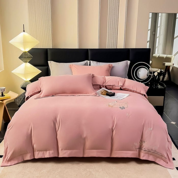 91家纺网 家纺一手货源 找家纺 曲之慕 2025新品四季款高端刺绣四件套简约可水洗轻奢纯色刺绣四件套 梦飞令浪漫粉