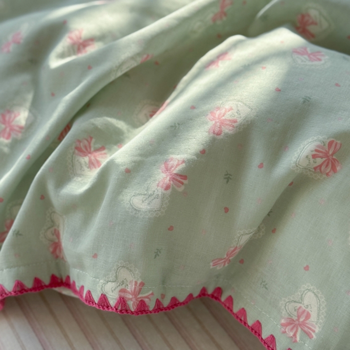 91家纺网 家纺一手货源 找家纺 金丝鸟家纺 2025新款全棉双层纱贝壳边四件套花卉系列 绿色蝴蝶结