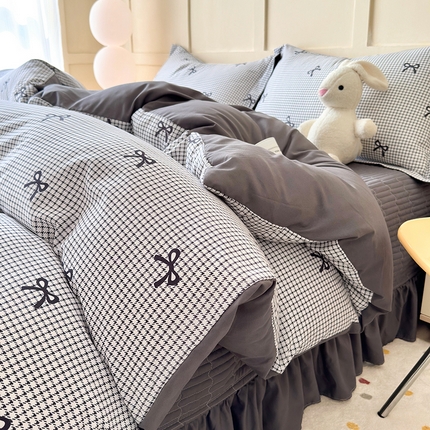 91家纺网 家纺一手货源 找家纺 一比一家纺 2025新款亲肤舒适印花AB版床盖款四件套 格子蝴蝶结