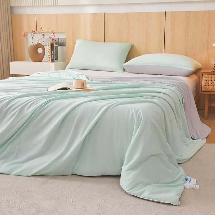 91家纺网 家纺一手货源 找家纺 居易简 2025新款夏被空调被A类云母氨纶凉感丝夏凉被（可供外贸跨境）  云母绿+山灰