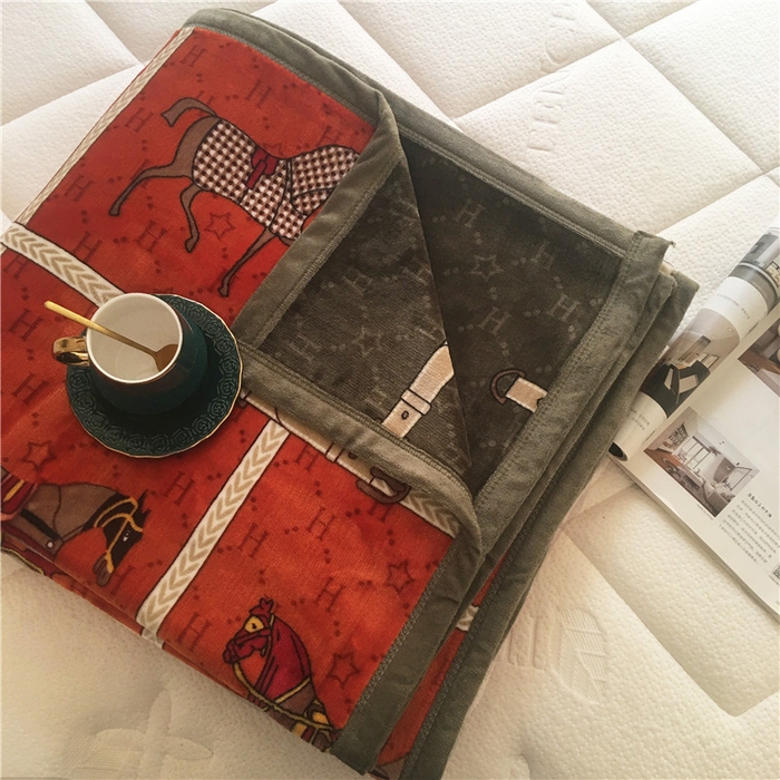 91家纺网 家纺一手货源 找家纺 卡奥2025AB版云貂绒毛毯直播爆款法莱绒休闲盖毯沙发毯午睡毯空调毯子 马车