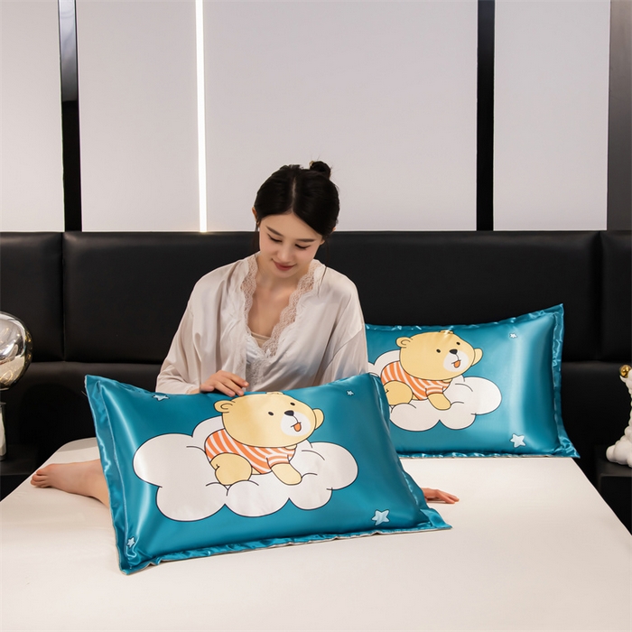 91家纺网 家纺一手货源 找家纺 梦舒羽 2025新款可水洗冰丝卡通枕套宿舍48x74cm单人凉爽枕头套 云端小熊
