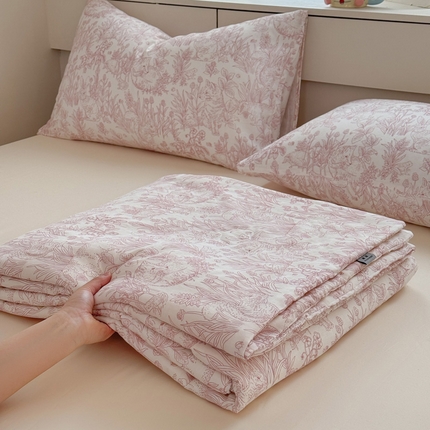 91家纺网 家纺一手货源 找家纺 莱登卡奴 2025新款A类全棉双层纱100%棉花芯夏被 疏影红