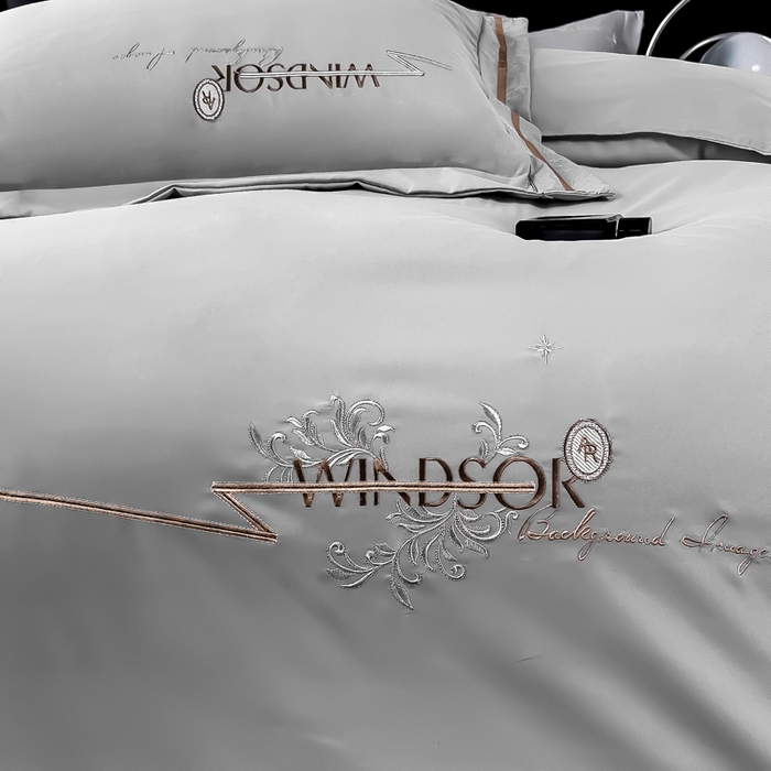 91家纺网 家纺一手货源 找家纺 曲之慕 2025新品四季款高端刺绣四件套简约可水洗轻奢纯色刺绣四件套 蒂尔高级灰