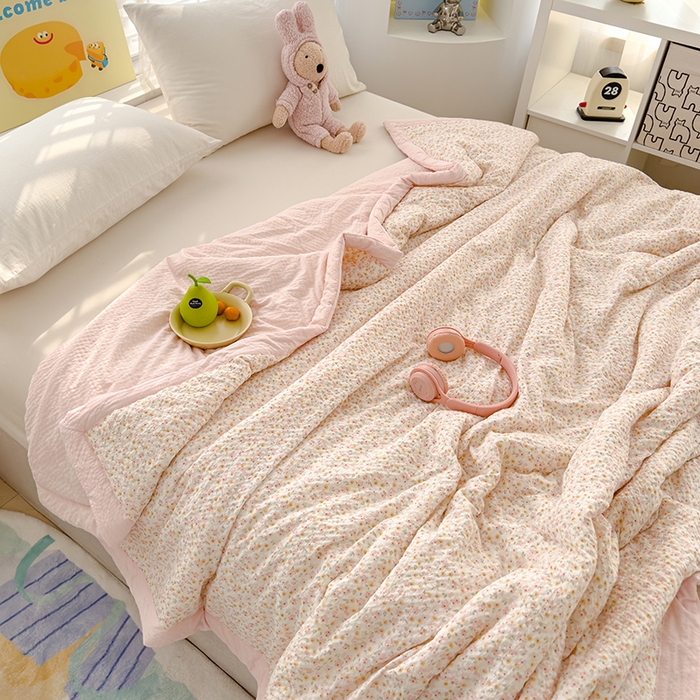 91家纺网 家纺一手货源 找家纺 2025新款A类印花泡泡纱大豆夏凉被被子被芯 花韵