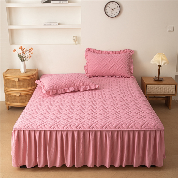 91家纺网 家纺一手货源 找家纺 屹成家纺 2025新款水洗泡泡棉床裙 藕豆沙