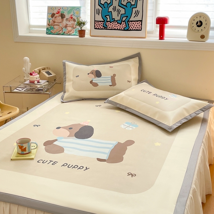 91家纺网 家纺一手货源 找家纺 川悦生活 2025新款大版凉感冰丝席三件套 蜡笔狗仔